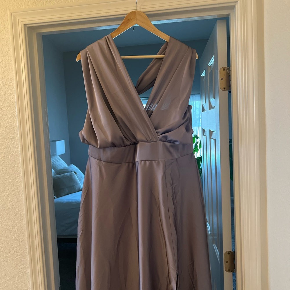 Elegant Lavender Evening Gown - Picture 6 of 8